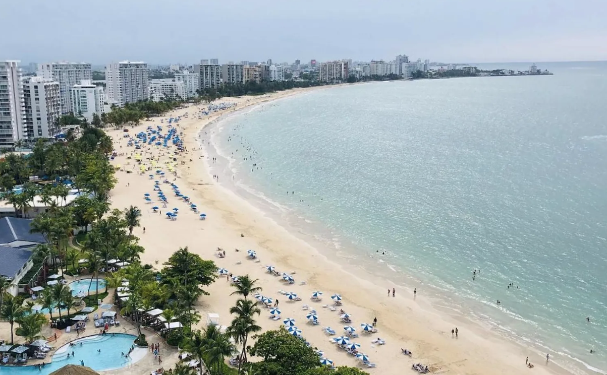 El Alambique — Isla Verde, Carolina